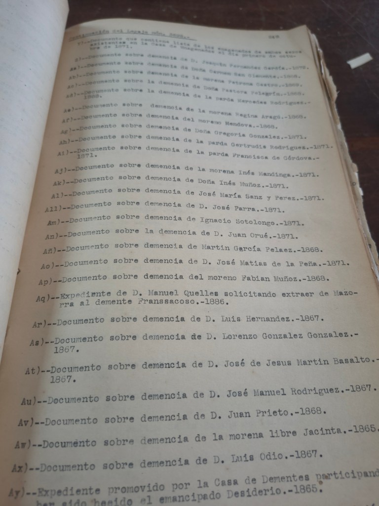 Shows a page with documents that are almost all titled "Documento sobre demencia de [name]. Some of these names have "D" or "Doña"